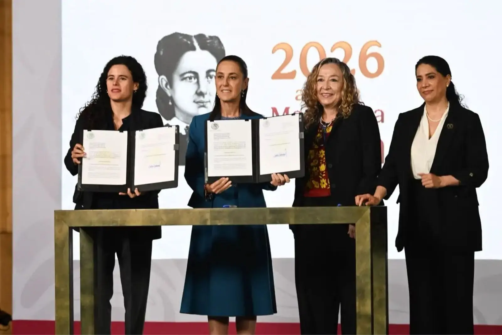 Claudia Sheinbaum envía iniciativa de ley contra feminicidio; Congreso lo discutirá