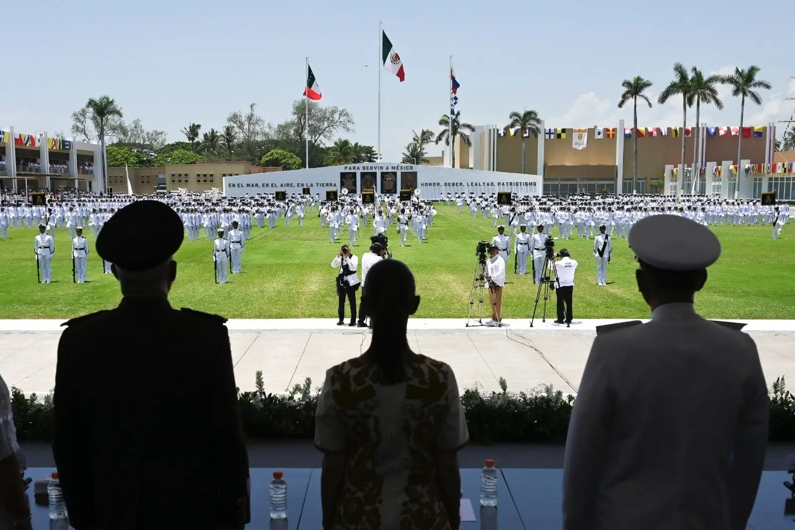 “México cree en ustedes”: Sheinbaum llama a nuevos guardiamarinas a defender la soberanía nacional