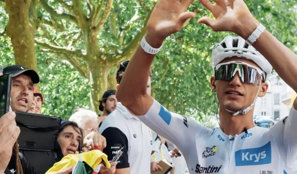 El ciclista mexicano Isaac Del Toro descendió al séptimo puesto de la clasificación general tras la etapa 10