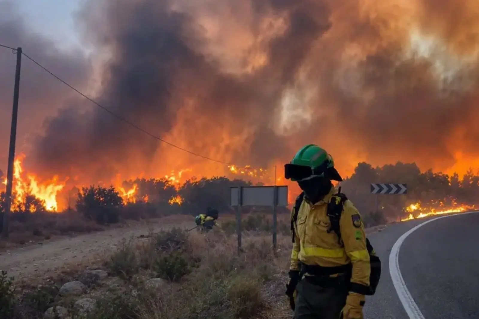 Incendio en España se convierte en el más mortífero del siglo; deja 12 muertos