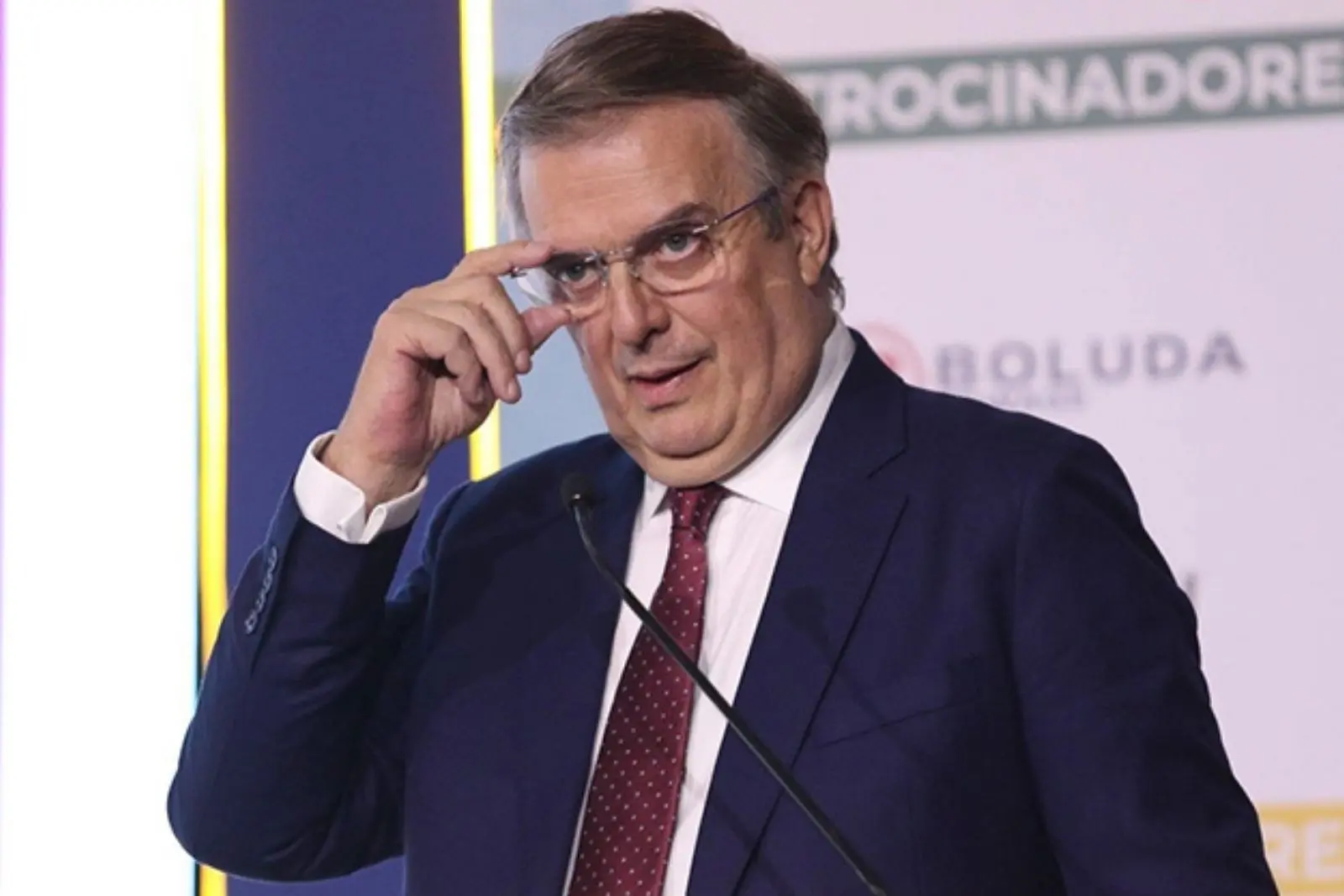 Aranceles de EU a productos mexicanos se mantienen en 10%, anuncia Ebrard