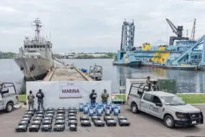 Marina asegura tonelada de cocaína frente a costas de Chiapas; golpe supera los 248 mdp