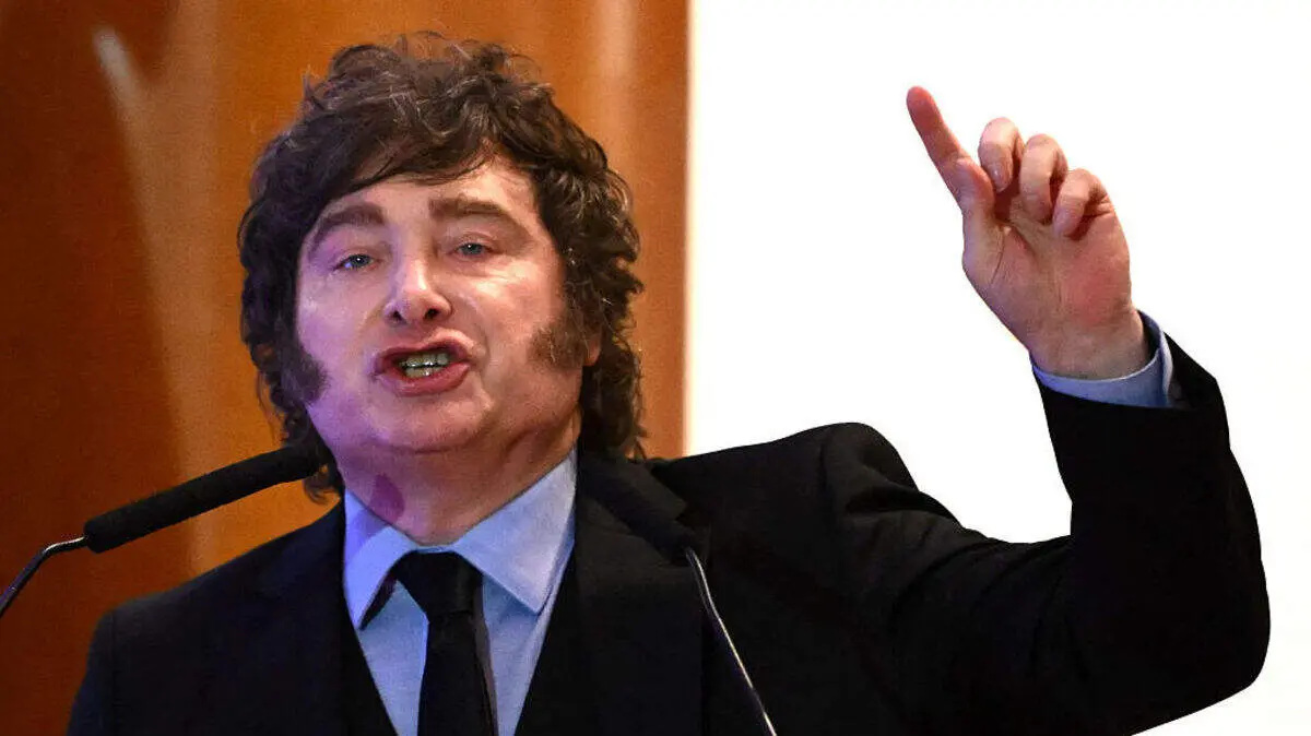 El presidente de Argentina, Javier Milei, durante una intervención pública en la que acusó, sin presentar pruebas, a México, Brasil y al Partido Demócrata de Estados Unidos de financiar una presunta campaña antiargentina.
