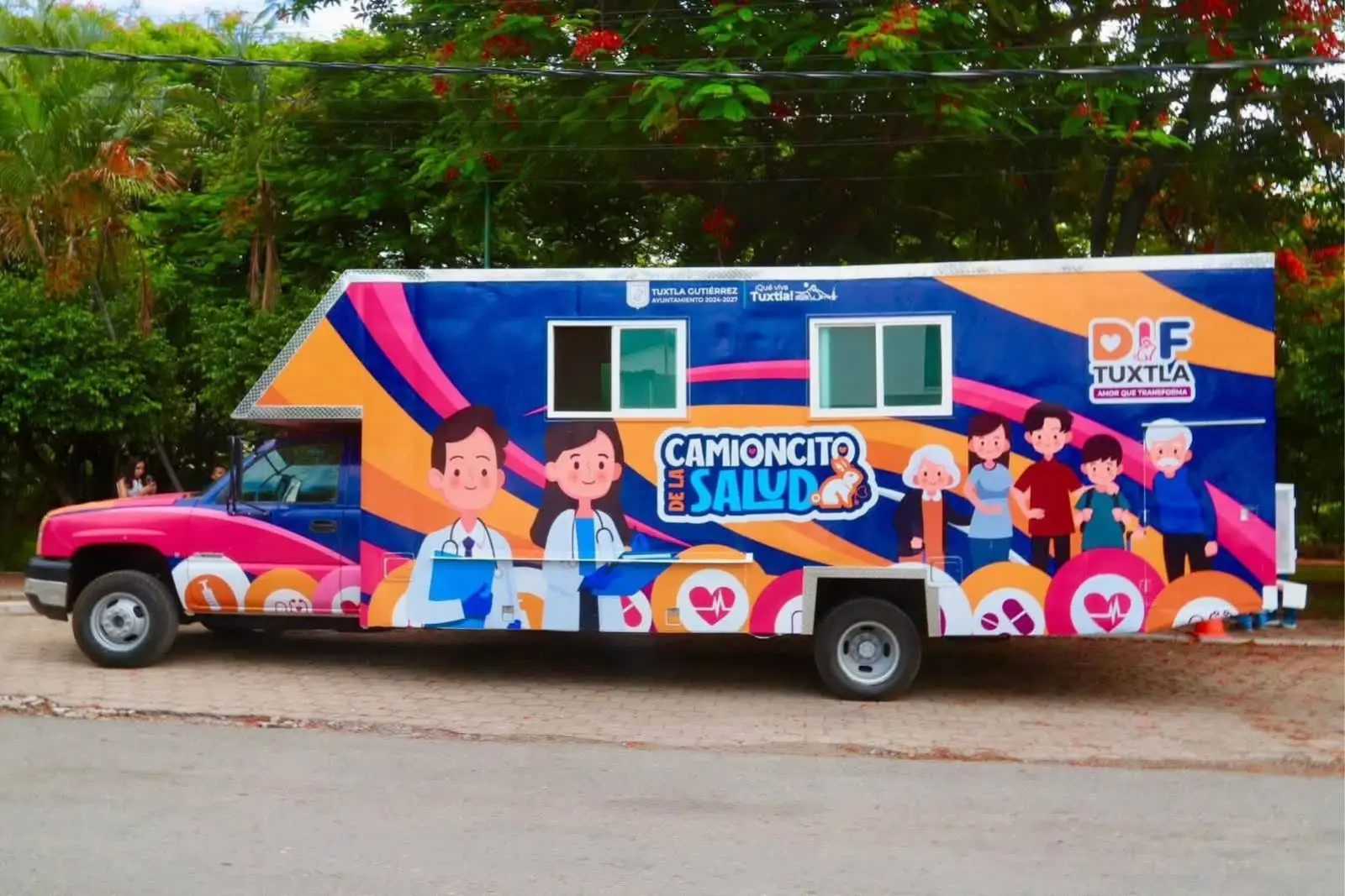 Presentan el "Camioncito de la Salud"; brindará servicios médicos gratuitos en colonias de Tuxtla Gutiérrez