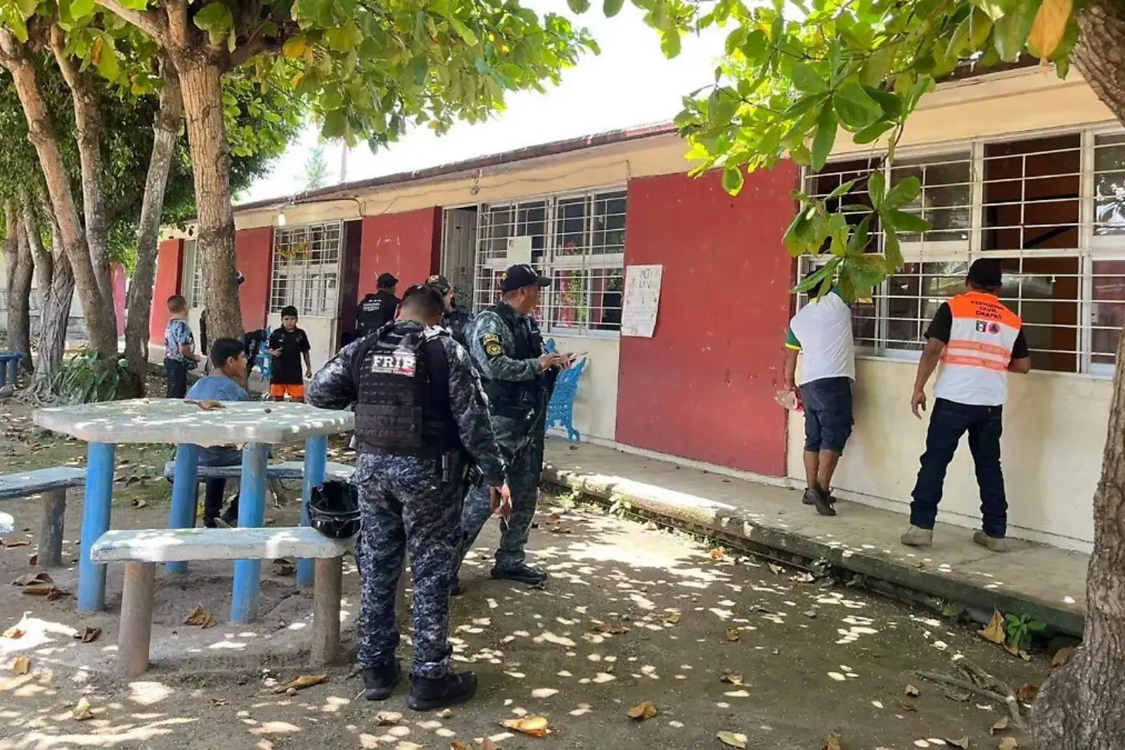 Sismo de magnitud 7.4 deja daños en escuelas y viviendas de Suchiate, Chiapas