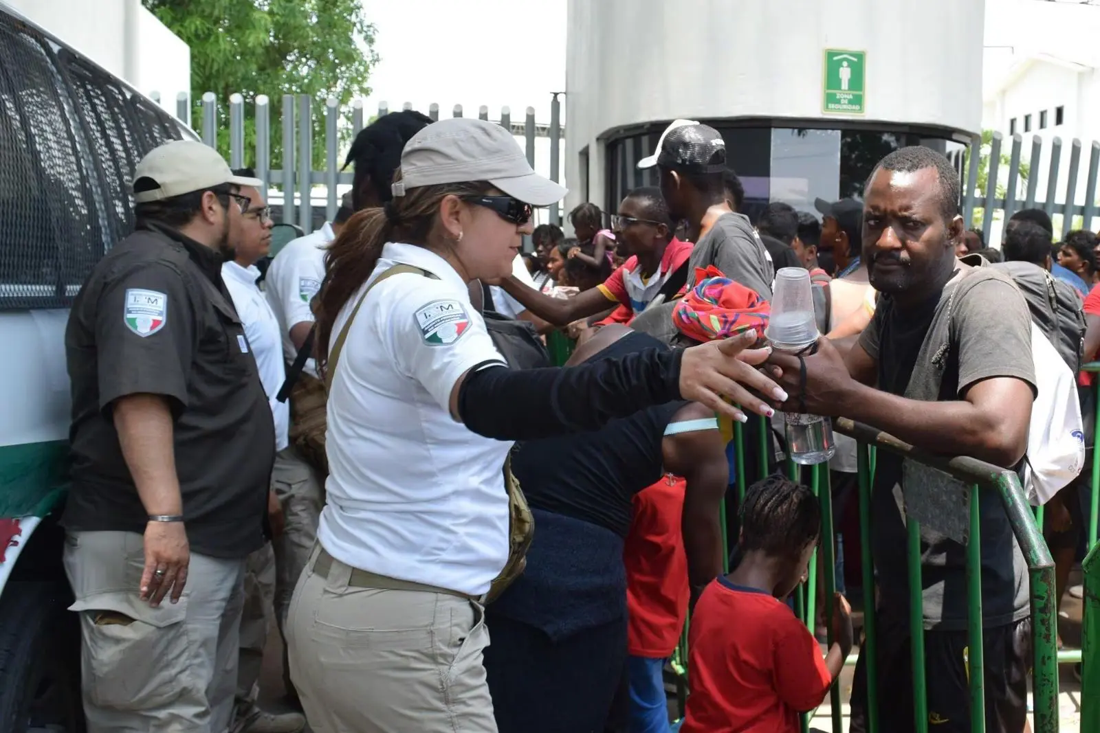Migrantes cubanos provocan motín e incendio en estación Siglo XXI de Chiapas para impedir su deportación