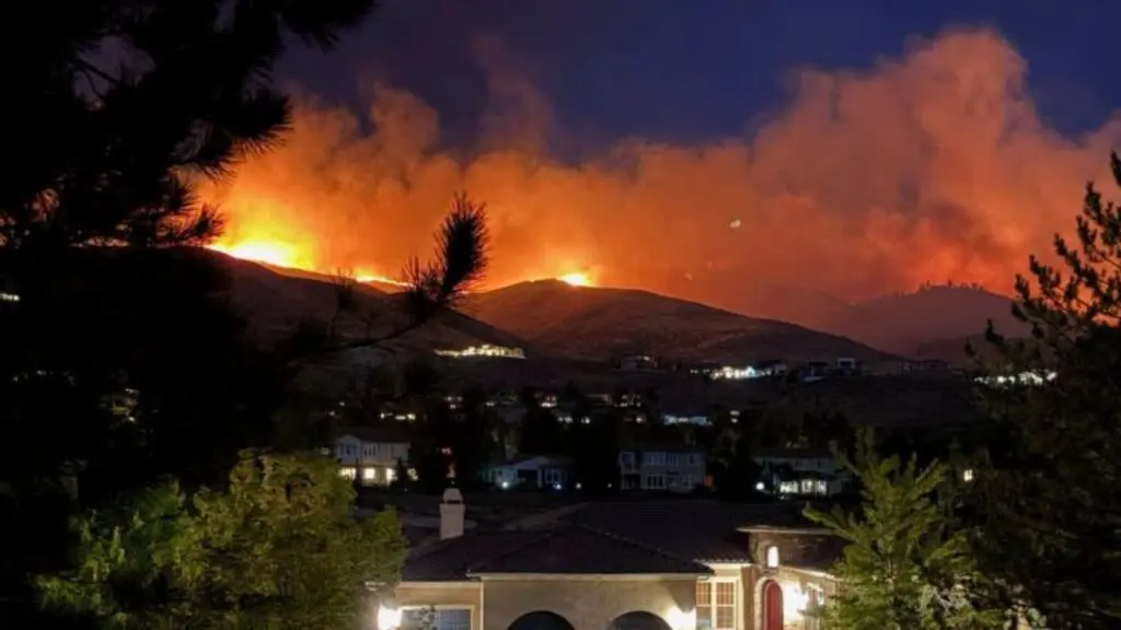 El incendio forestal Hawk avanzó hacia Reno y provocó evacuaciones masivas en Nevada.