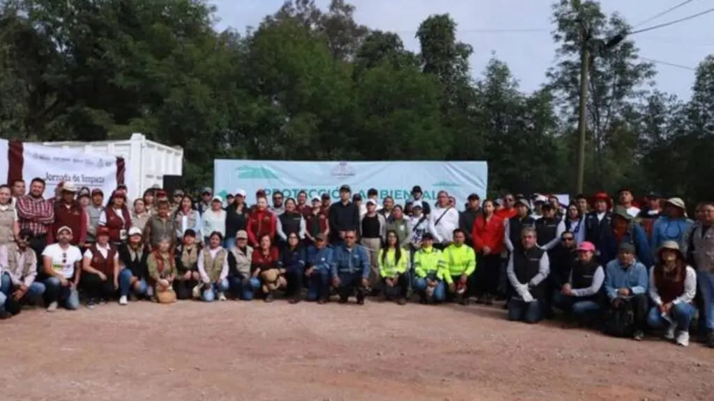 Personal de Semarnat, Conagua y otras instituciones recolectó seis toneladas de residuos a lo largo de dos kilómetros del río Rosas.
