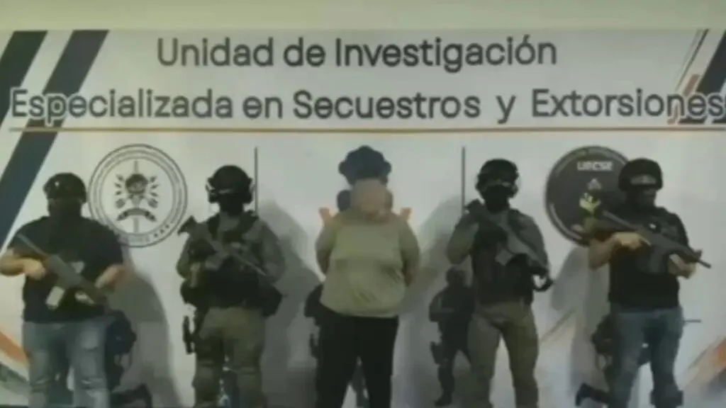 Elementos de la Fiscalía de Jalisco realizaron en Zapopan el operativo que permitió detener a Ángel Eduardo “N”, quien era buscado por homicidio en Quintana Roo.