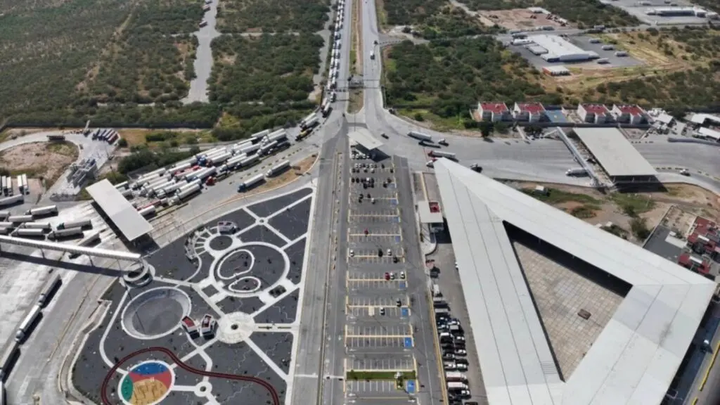 Vista del Puente Nuevo Laredo III, cuya ampliación elevará de ocho a 18 los carriles destinados al transporte de mercancías entre México y Estados Unidos. Foto: Gobierno de Tamaulipas