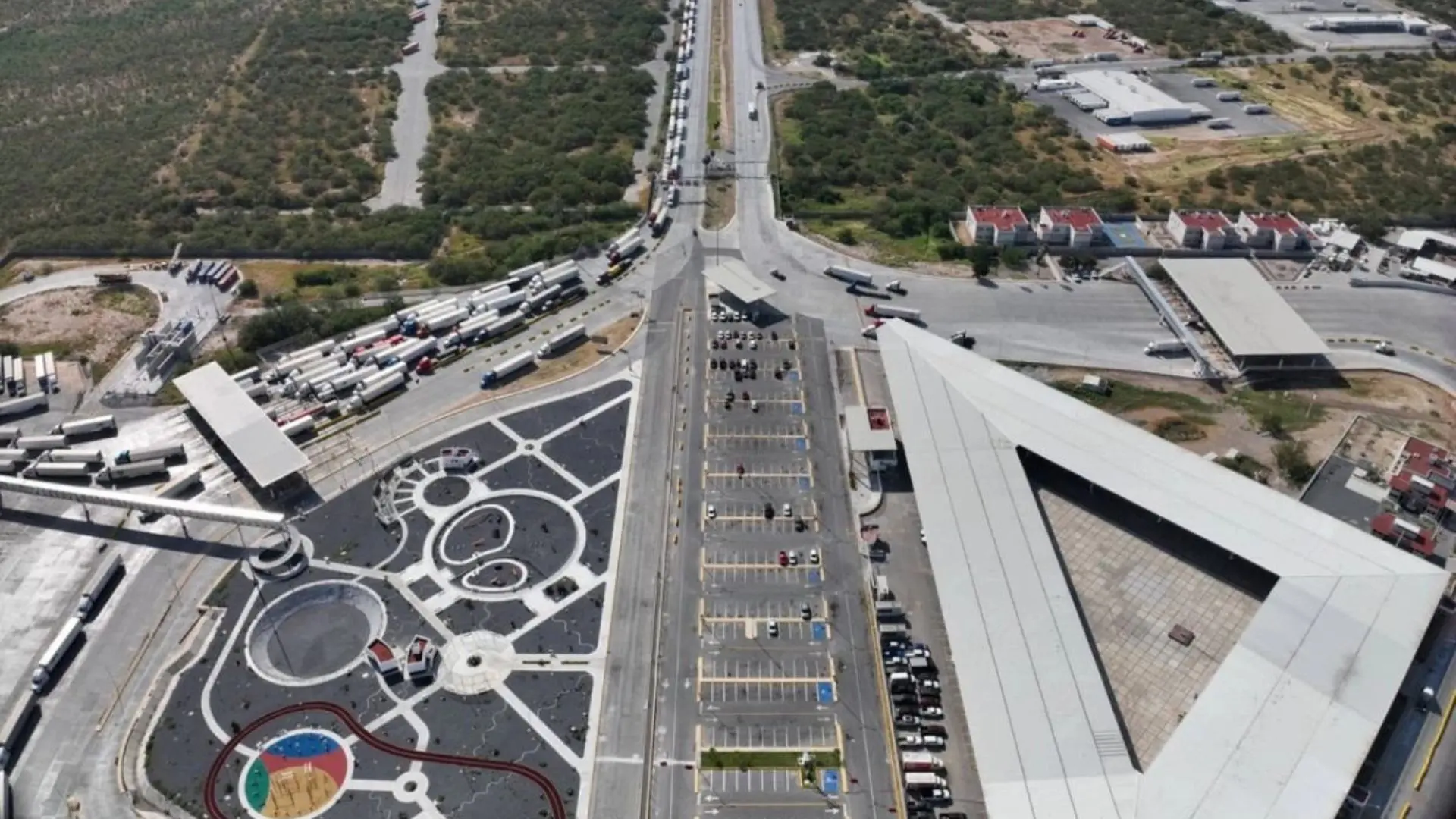 Vista del Puente Nuevo Laredo III, cuya ampliación elevará de ocho a 18 los carriles destinados al transporte de mercancías entre México y Estados Unidos. Foto: Gobierno de Tamaulipas