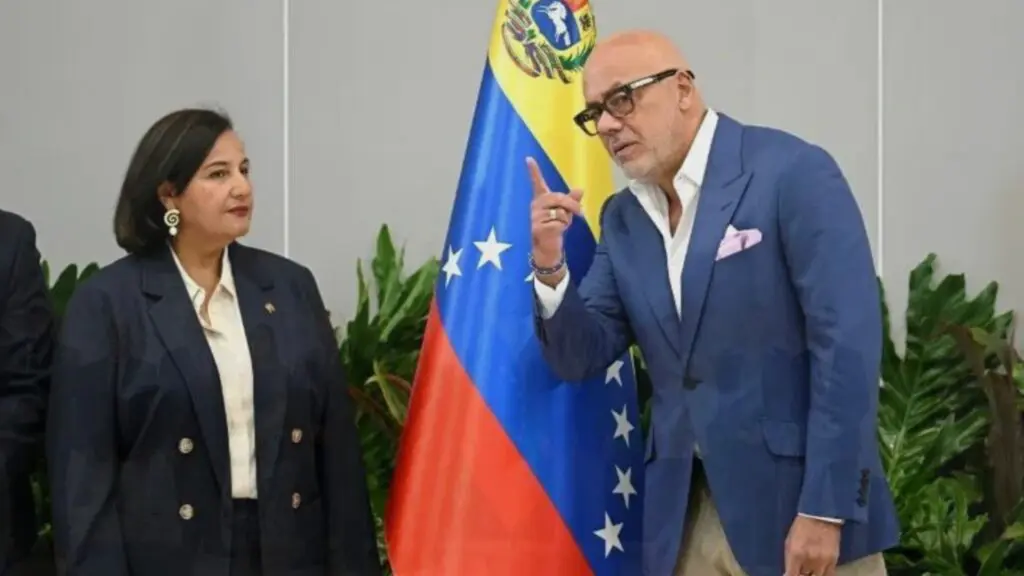 orge Rodríguez, presidente de la Asamblea Nacional, y Dinorah Figuera encabezaron el primer encuentro entre el gobierno interino y la oposición como parte del proceso de diálogo en Venezuela.