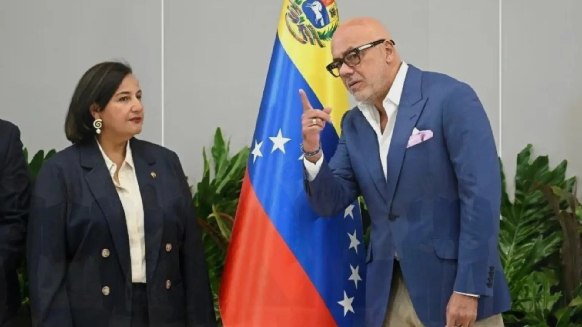 orge Rodríguez, presidente de la Asamblea Nacional, y Dinorah Figuera encabezaron el primer encuentro entre el gobierno interino y la oposición como parte del proceso de diálogo en Venezuela.
