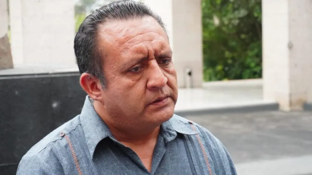 Raúl González Martínez, alcalde de Ixhuatlán del Sureste, es uno de los dos ediles de Movimiento Ciudadano a quienes el Congreso de Veracruz retiró el fuero constitucional para que enfrenten las investigaciones de la Fiscalía.