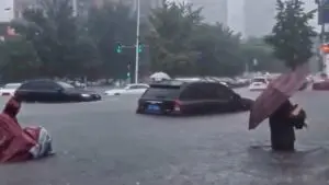 Imagen de las condiciones climáticas en Sanmen, Zhejiang, antes de que el tifón Dolphin tocara tierra en el este de China.
