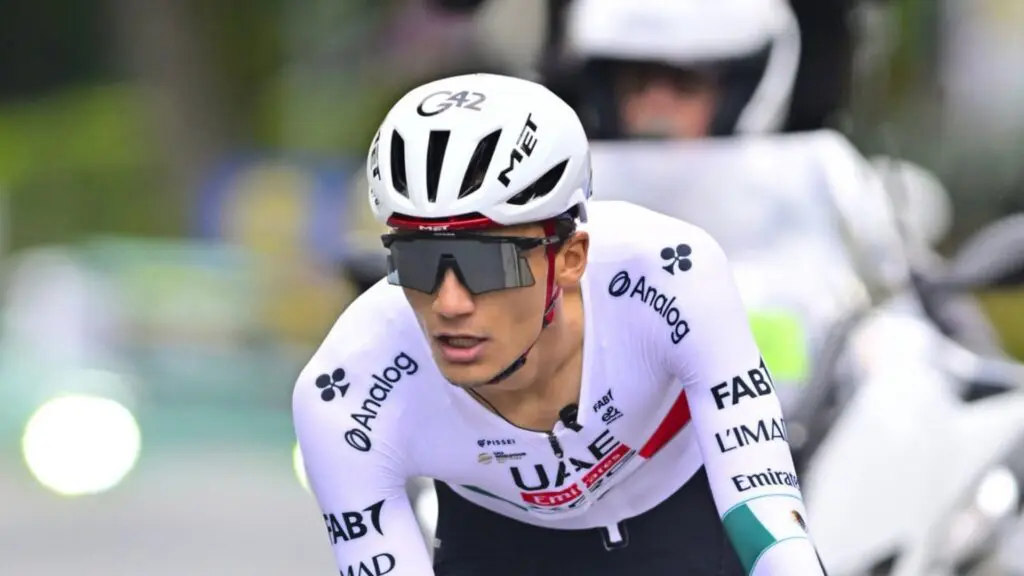 El ciclista mexicano Isaac del Toro, del UAE Team Emirates, ganó la contrarreloj individual de 2.6 kilómetros del prólogo de la Vuelta a Alemania. Foto: TeamEmiratesUAE