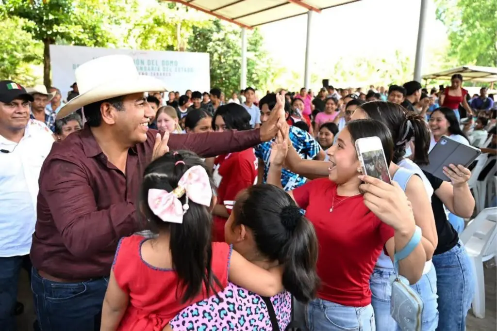 Eduardo Ramírez Aguilar lleva obras y apoyos a Ixtacomitán, Ixhuatán y Tapalapa