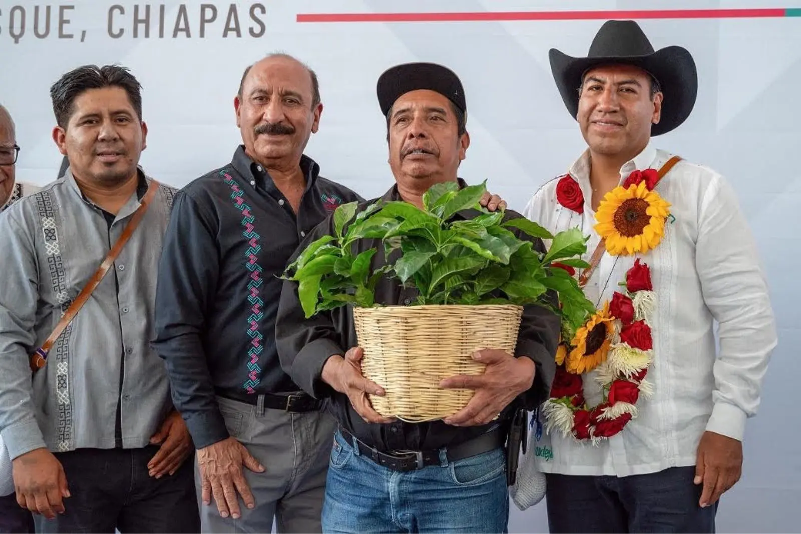 Más de 130 mdp transformarán El Bosque con obras, educación y apoyo al campo