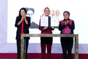 Sheinbaum firma decreto para fortalecer la transparencia gubernamental