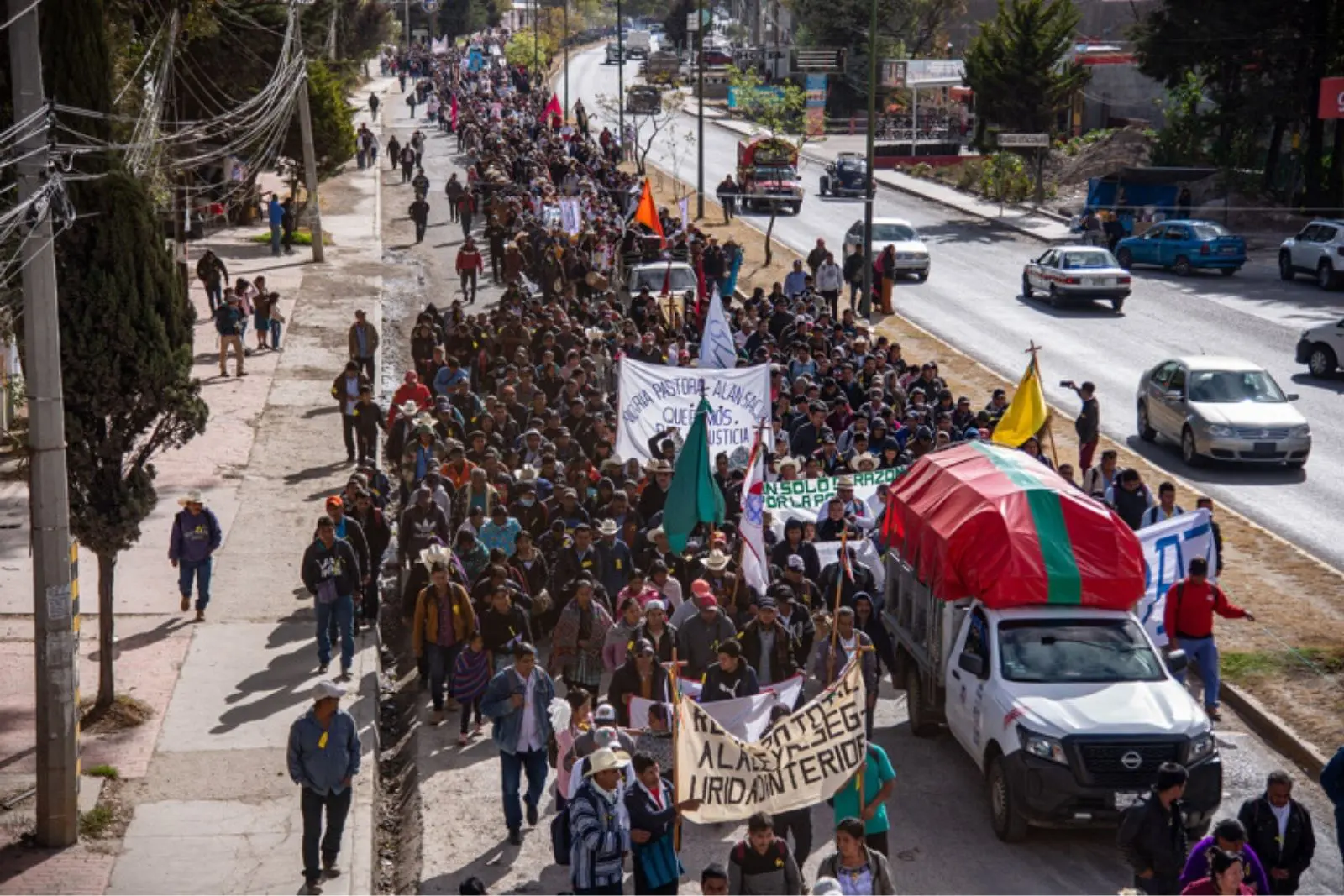 Comunidades de Chilón y Sitalá marchan contra la carretera San Cristóbal-Palenque