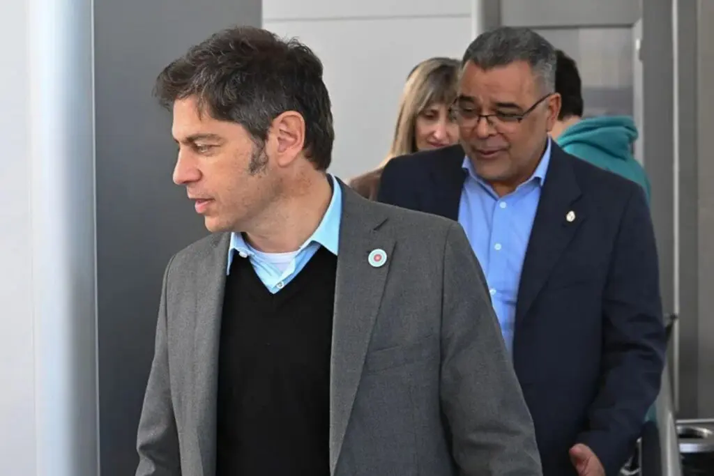 Kicillof lanza dura crítica contra Milei: afirma que Argentina vive un “infierno”