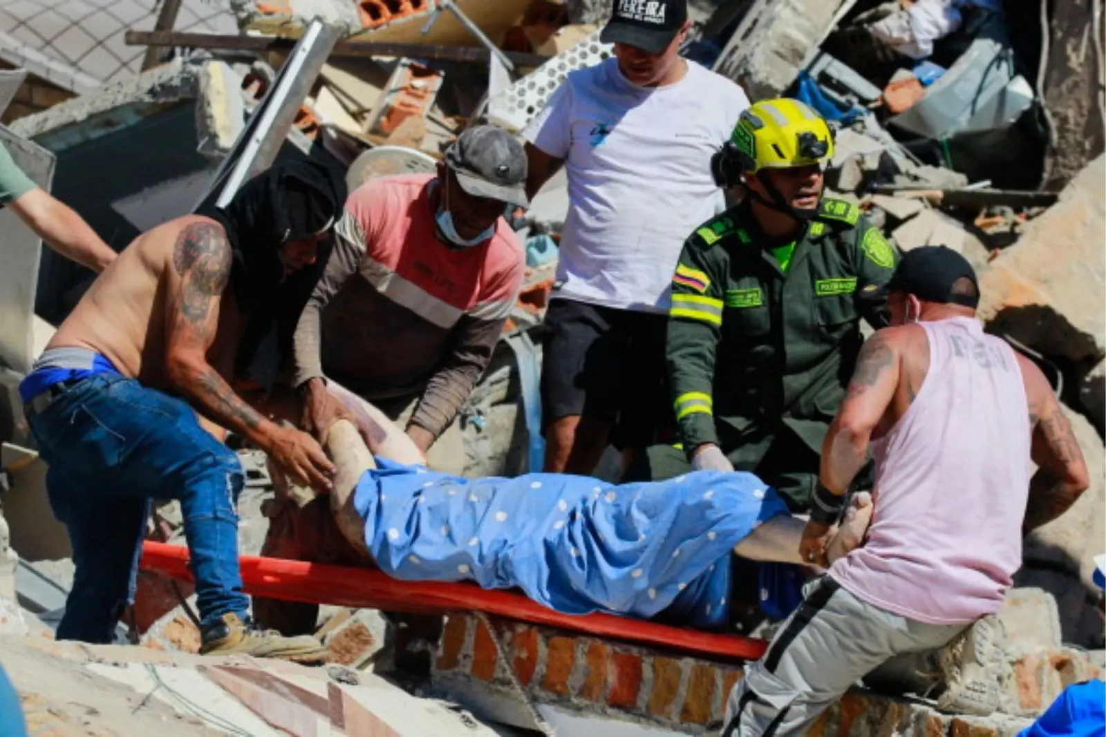Terremoto en Colombia deja 329 muertos y 247 desaparecidos