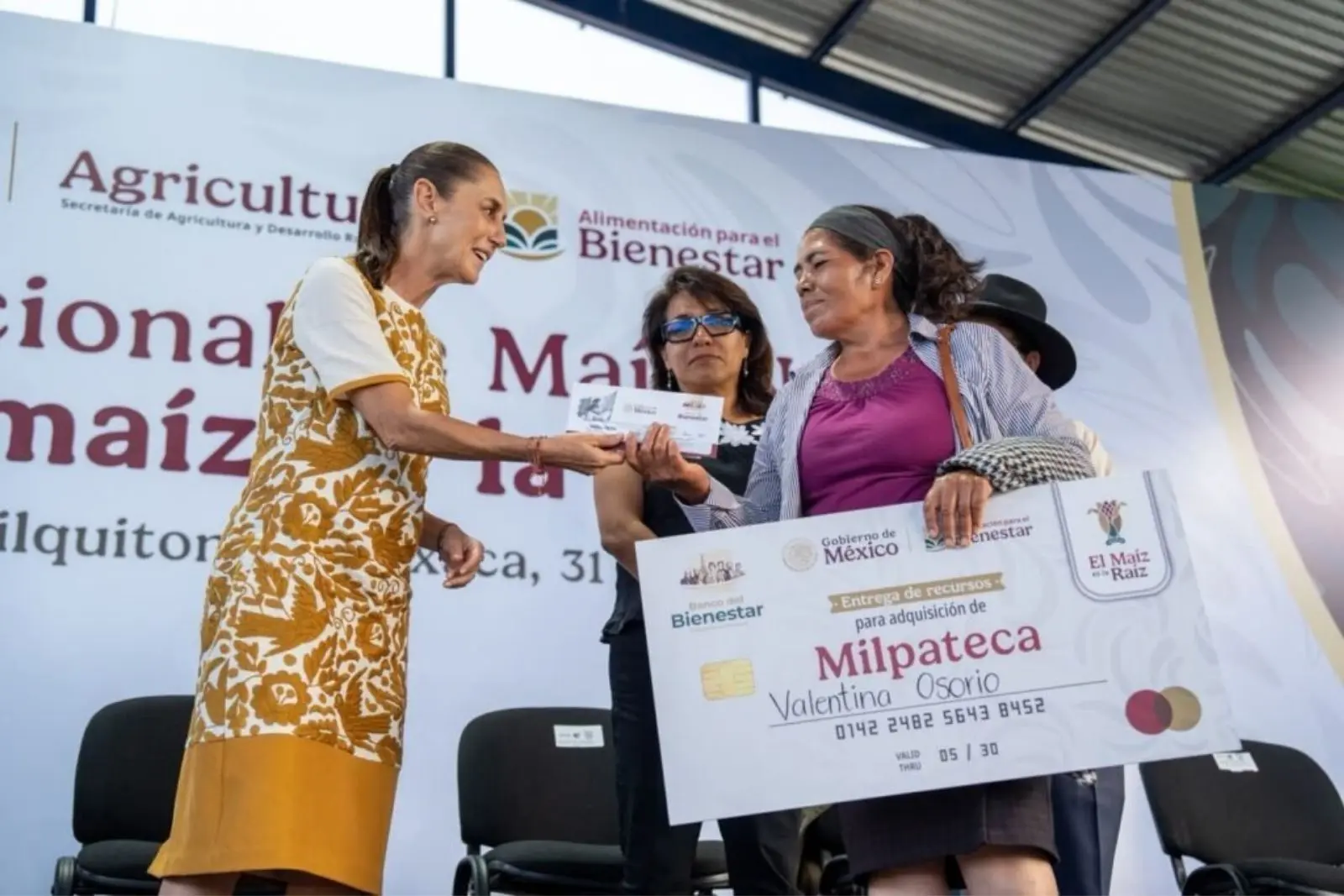 Claudia Sheinbaum comienza programa El Maíz es la Raíz; entrega primeros apoyos en Oaxaca
