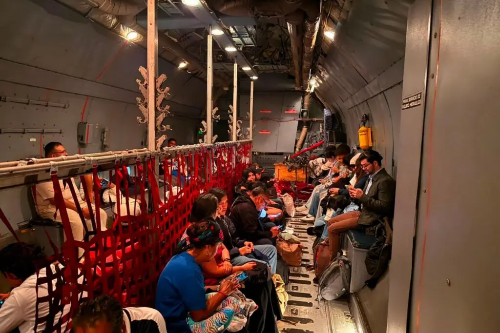 México repatria a 36 connacionales por sismo en Colombia; llegan a salvo a Santa Lucía