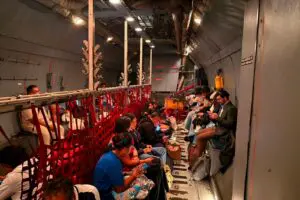 México repatria a 36 connacionales por sismo en Colombia; llegan a salvo a Santa Lucía