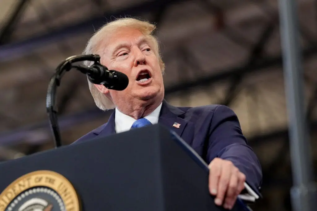 Trump afirma convertir estrecho de Ormuz en territorio de Estados Unidos tras derrotar a Irán
