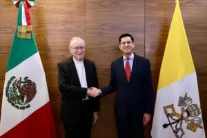 México y Vaticano fortalecen diálogo bilateral; Roberto Velasco recibe al secretario de Estado de la Santa Sede