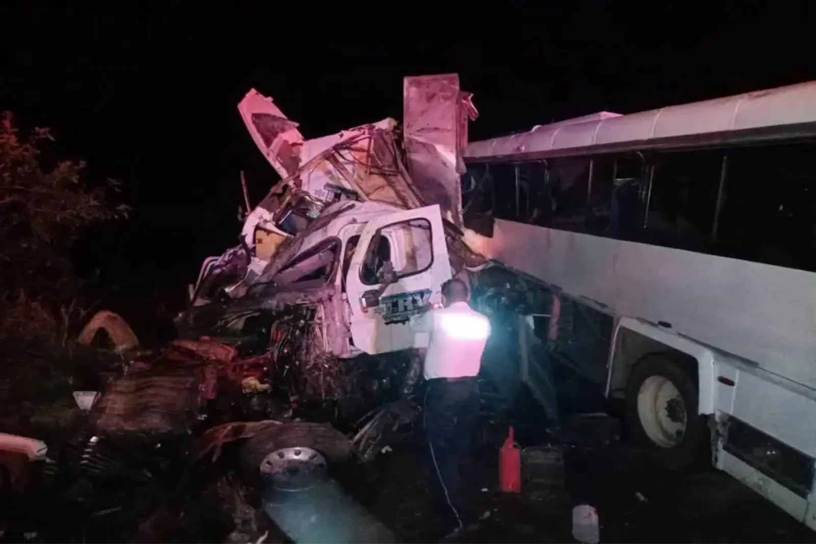 Mueren 4 personas en Nayarit tras choque de autobús que regresaba de mitin de Sheinbaum