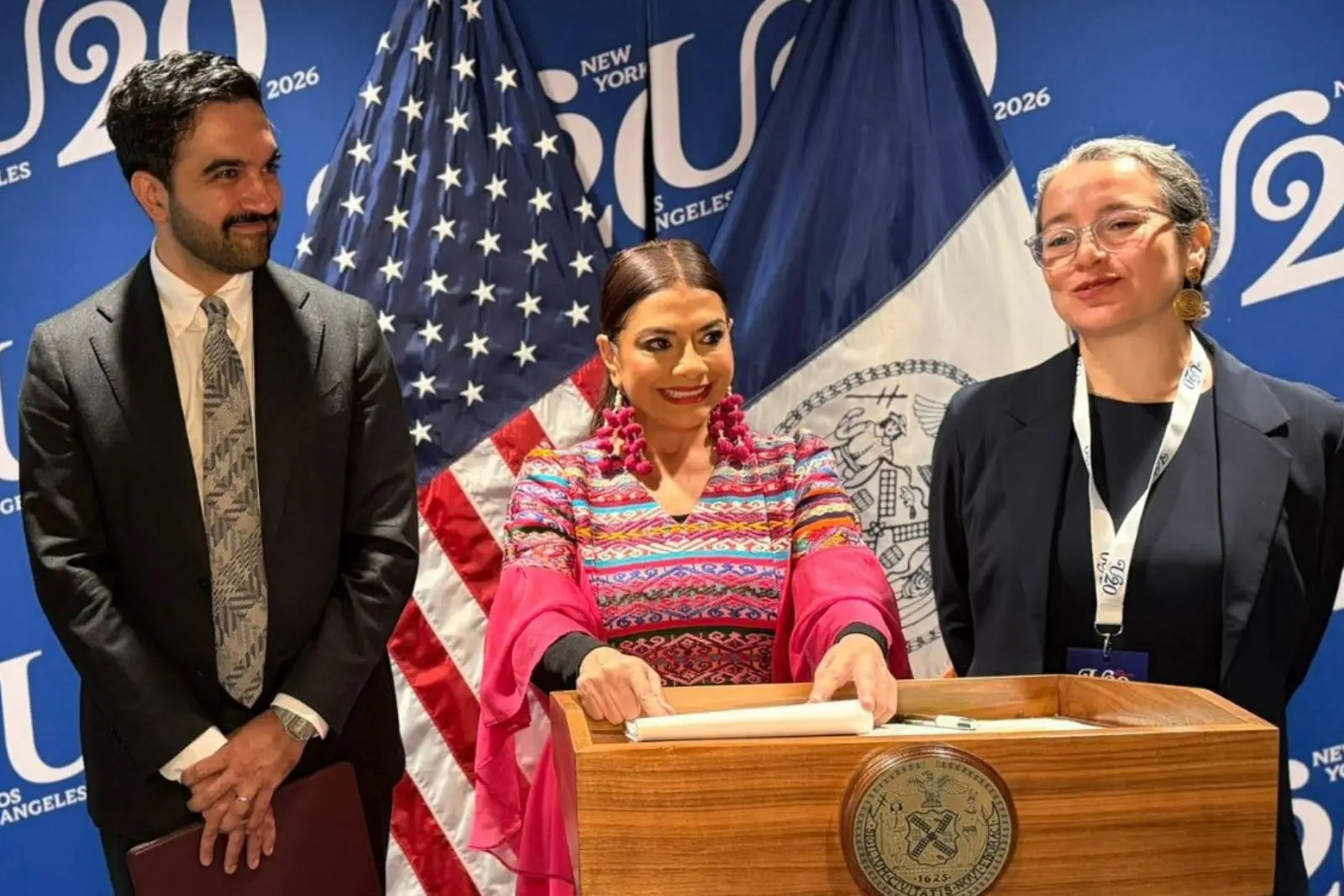 Brugada lleva Utopías a Nueva York; Alcalde reconoce modelo durante Urban 20