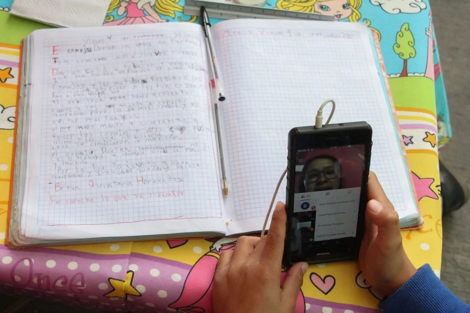 Celulares en aulas: autoridades educativas definirán el 18 de septiembre regulación nacional