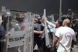 Policías repliegan a madres buscadoras tras protesta frente a SSP en Chiapas