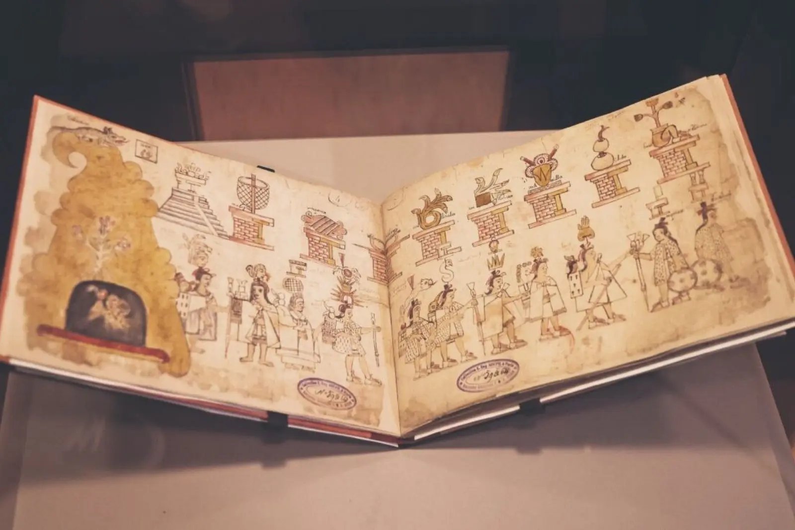 Después de 186 años, Códice Azcatitlan vuelve a México… pero sólo de manera temporal