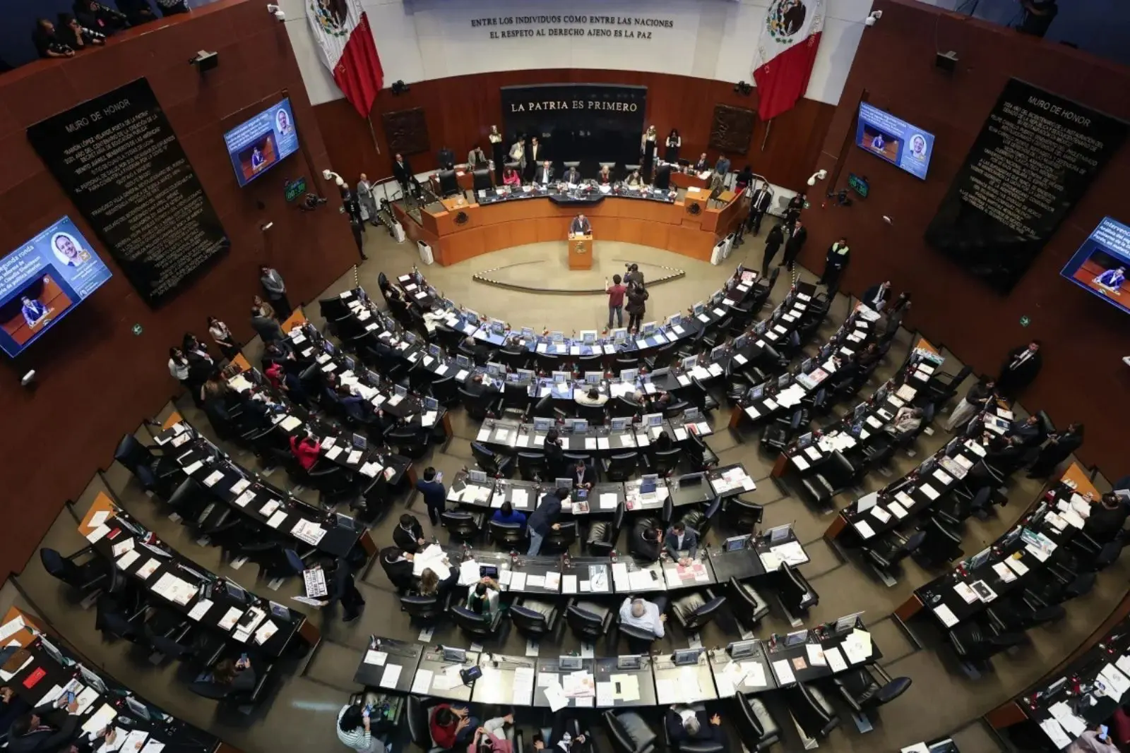 PAN y PRI mantienen rechazo a la llamada “Ley Antimemes” pese a cambios en Senado