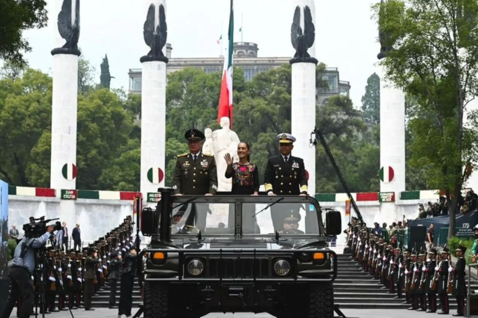 Presidenta encabezó homenaje a Niños Héroes; Ejercito refrenda defensa de la soberanía