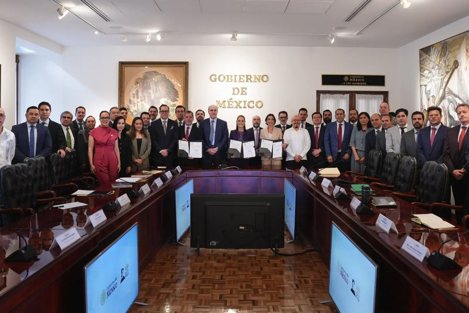 Sheinbaum blinda precio de la gasolina: renueva acuerdo y mantendrá Magna por debajo de $24