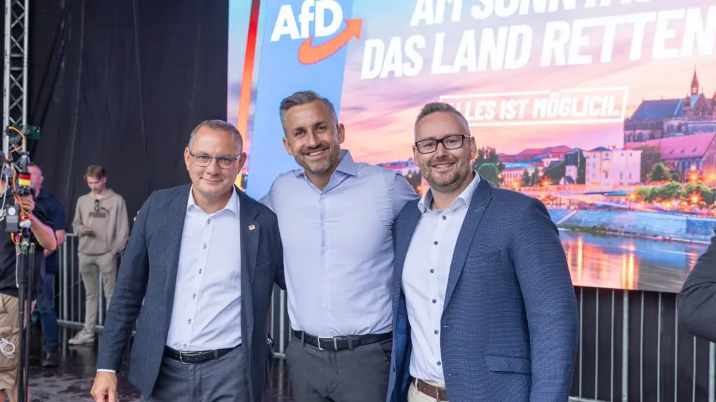 Dirigentes de la AfD durante la celebración electoral en Sajonia-Anhalt. Foto X: AfD