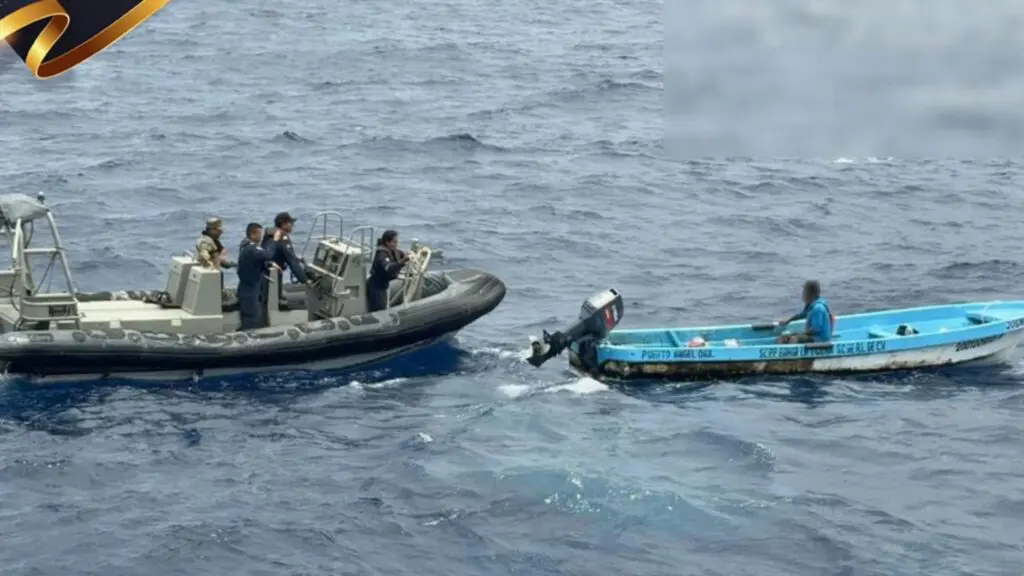 Pescador Héctor Márquez Martínez es rescatado tras ocho días a la deriva en Oaxaca