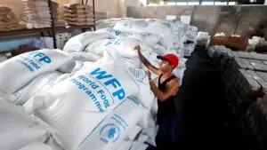 Contenedores con alimentos y medicinas destinados a Cuba permanecen retenidos en puertos internacionales. Foto: X