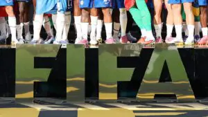 Letras del logotipo de la FIFA instaladas en una estructura durante el Mundial de Clubes. Foto: FIFAcom