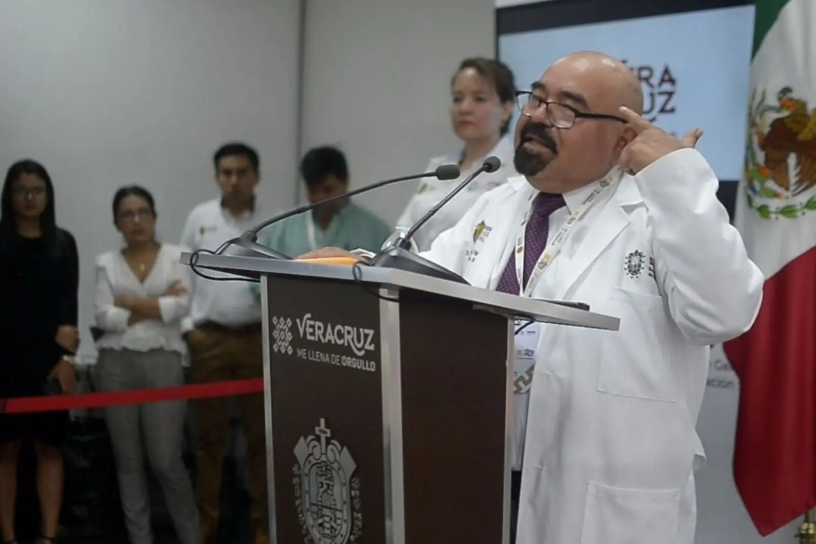 “Si no quiere operar, no opere”: coordinador del IMSS-Bienestar en Veracruz se disculpa con médicos residentes