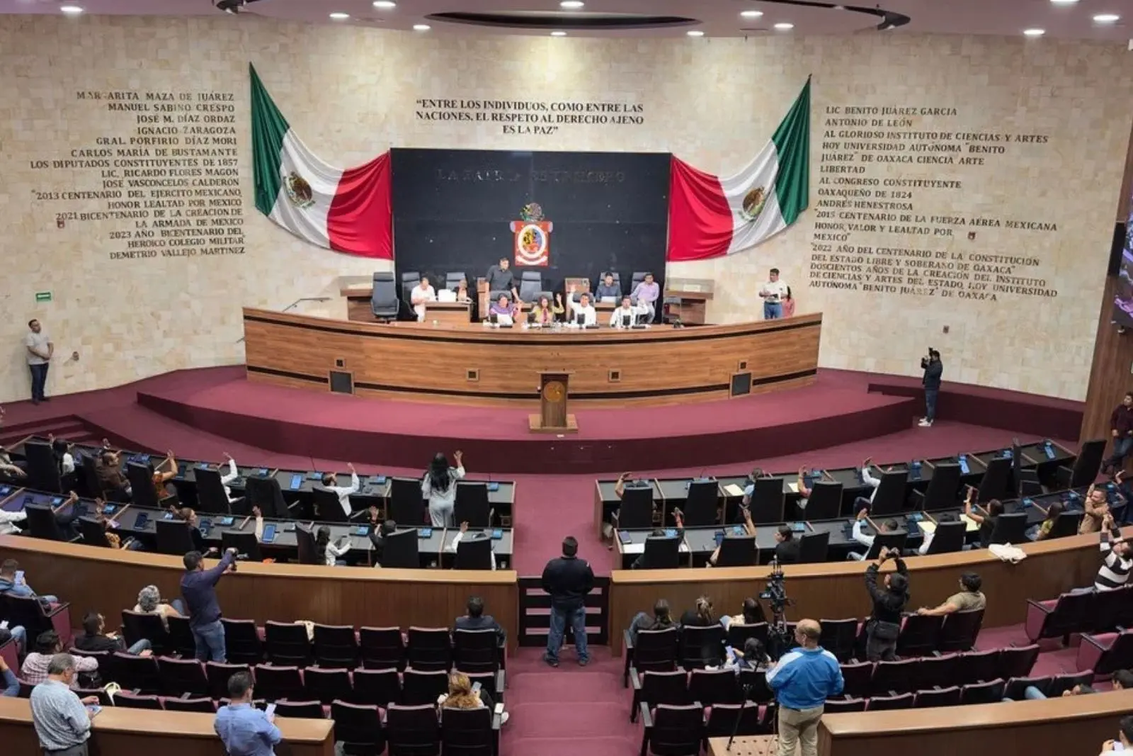 Congreso de Oaxaca aprueba desaparición de poderes en Juchitán tras detención de su alcalde; designan a Francisco Vásquez como comisionado municipal