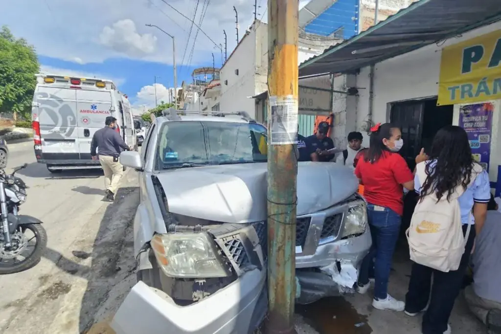 Choque en Tuxtla deja cinco lesionados; tres son estudiantes del Cobach