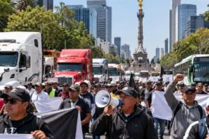 Canacar y gremios de carga anuncian paro nacional indefinido a partir del 26 de octubre