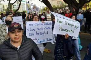 Trabajadores del IMSS en Chiapas protestan por salarios, pensiones y falta de personal