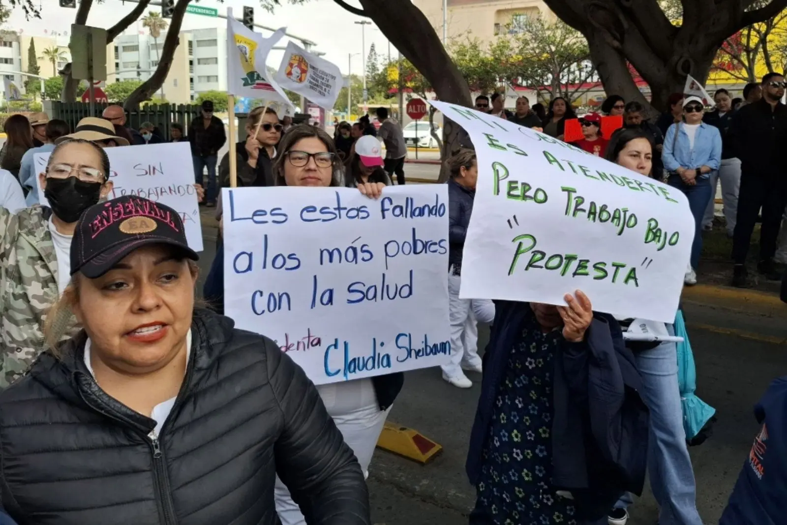 Trabajadores del IMSS en Chiapas protestan por salarios, pensiones y falta de personal