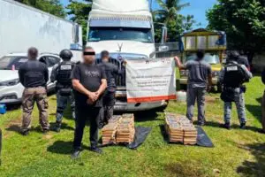Interceptan en Chiapas tractocamión con 171 kilogramos de cocaína; hay un detenido